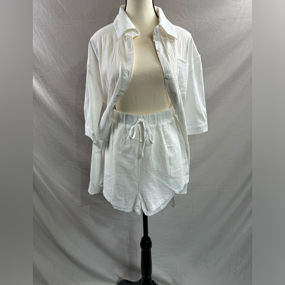 White High Low Hem Blouse With Shorts - Picture 8 of 10